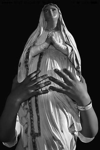 Image 0 for Pray The Rosary: The Brok…