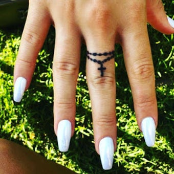 Image 3 for Finger Tattoo Designs