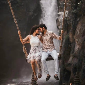 Image 0 for Couple Pose - Wedding Pho…