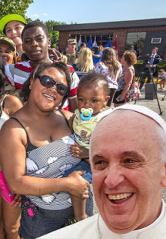 Imagen 3 para Selfie with Pope Francisc…